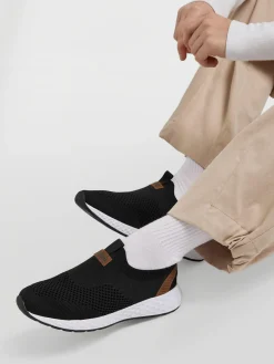 Bench Flyknit Slip On Trainer