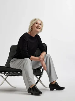 Ladies Black Slip On Heeled Shoe